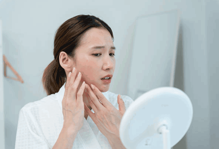 【暗粒處理指南】皮膚專家詳解5大成因、錯誤處理方式與根治方案 | Beverly Skin Refining Center
